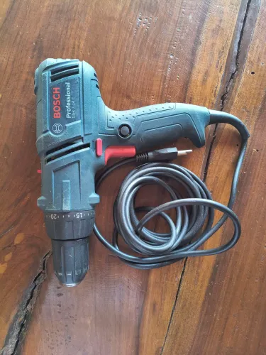 Furadeira/Parafusadeira Bosch GSR 7-14 E 400W - Seminova