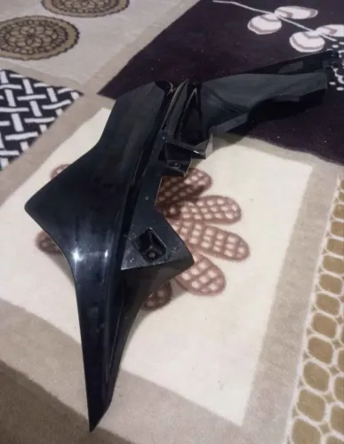 Carenagem lateral esquerda YZF R3