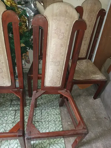 Vendo oito cadeiras lakiadas sem assento valor 500.00