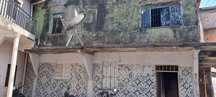 VENDO UMA CASA NO BAIRRO SÃO FRANCISCO ,PERTO DA UBS BENEDITO ALMEIDA, ENFRETE UMA ESCOLA
