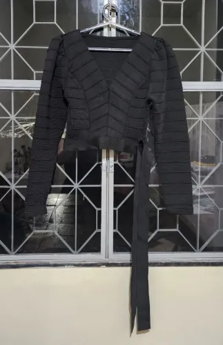 Blusa texturizada preta