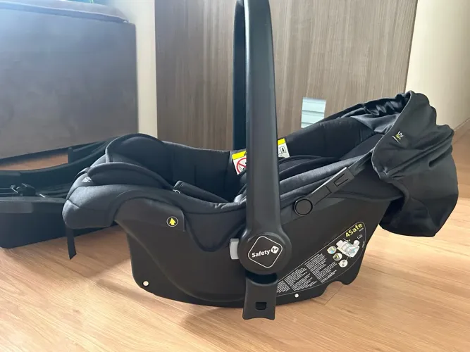 Bebê Conforto Safety 1st Magnific + Base Veicular