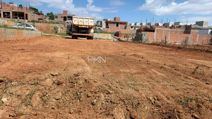 Terreno à venda em Campinas, Bairro das Palmeiras, com 272.18 m², Condomínio Villagio Piet