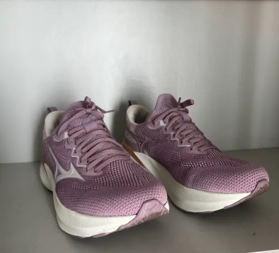 Mizuno Glow 3