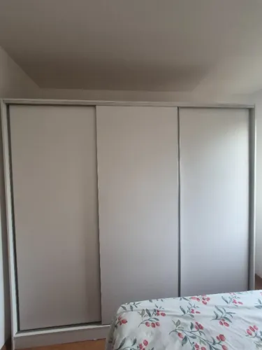 GUARDA ROUPA BRANCO, GRANDE, PORTA DE CORRER