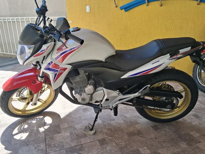 Cb 300r branca rodas dourada