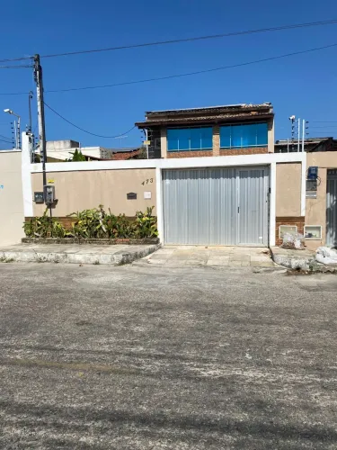 Excelente Casa Duplex, bem localizada próx. à Av. Washington Soares, c/ energia solar, 04