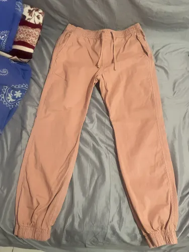 Calça masculina em sarja elástico na cintura