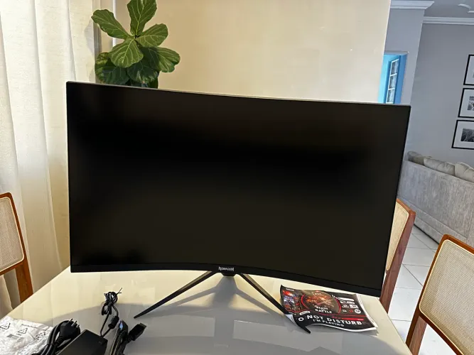 Monitor Redragon Hrothgar 31.5 Curvo 2k Qhd 180hz Va 1.5ms