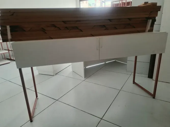 PENTEADEIRA PARA LOJA DE COSMÉTICOS 