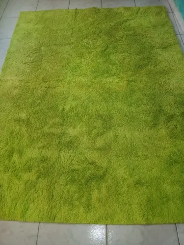 Vendo tapete verde peludo 