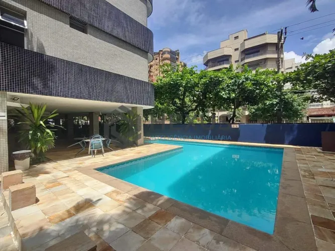 Apartamento com varanda e lazer na Praia da Enseada, Guarujá
