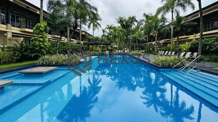 Apartamento frente mar com varanda e lazer na Enseada, Guarujá
