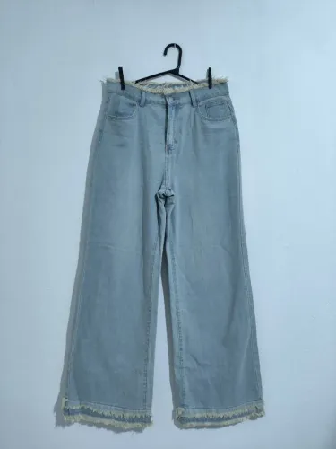 calça jeans lavagem clara pantalona baggy boyfriend estilo vintage desfiada wide leg