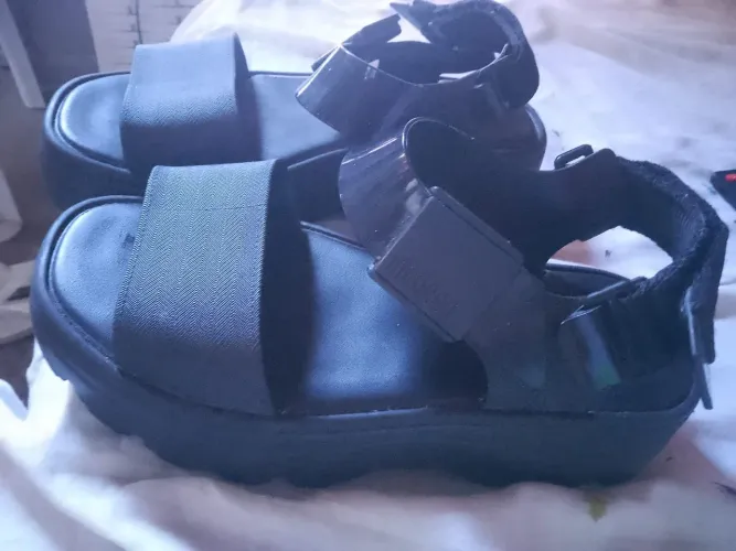 Vendo 2 Melissas semi nova 
