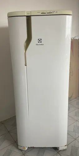 Geladeira Electrolux RE31 - 240L ? 127V