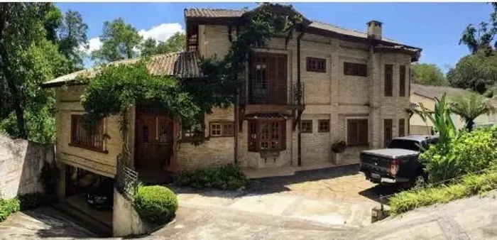 Linda casa com 3 suites, piscina no melhor condomínio da serra - Mairiporã - SP