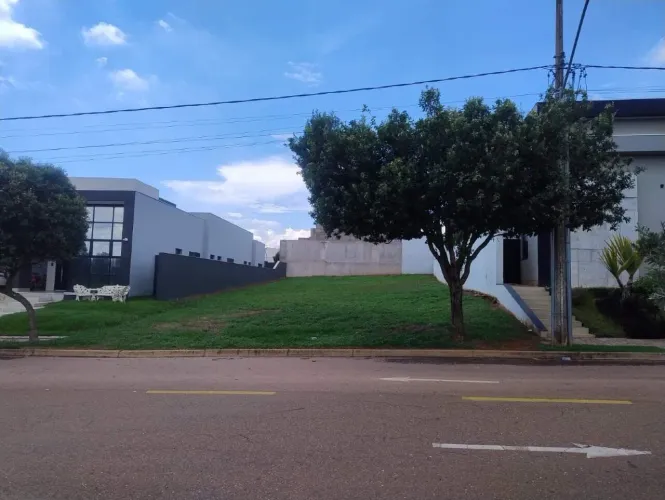 Lote de 538 m² no Condomínio do Bosque II, Rondonópolis - Financia e Aceita Permuta
