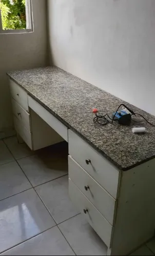 Bancada com tampa de mármore 