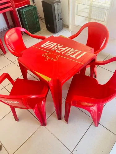 Conjunto mesa com 4 cadeiras