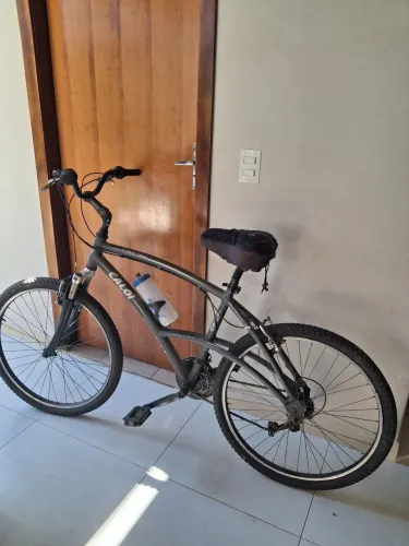 BICICLETA CALOI 500 CONFORT METALICA 1 GRAFITE CAMBIO SHIMANO AMORTECEDORES PNEUS 25X2.00