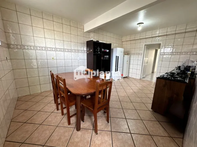Sobrado com 03 Dormitórios em Florianópolis no Jardim Atlântico com 2 vagas.