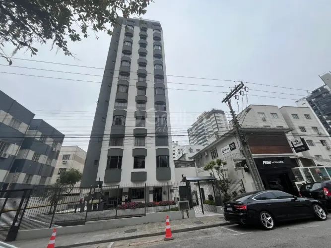 3 quartos, no centro de Florianópolis