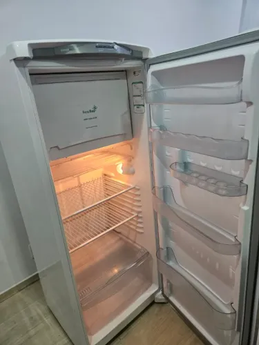 Geladeira Usada Funcionando Perfeitamente (Retirada Pq. São Vicente)