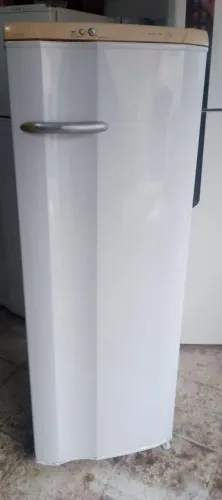 Vendo geladeira funcionando perfeitamente com garantia