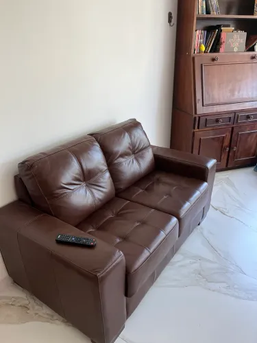 Sofá Couro Legitimo Elegante