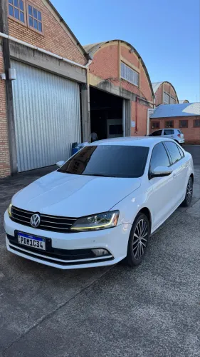 Volkswagen Jetta Comfortline 1.4 TSI 16V 4P Aut. 2017
