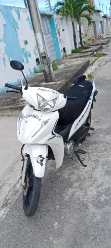 Vendo essa moto avelloz 2024