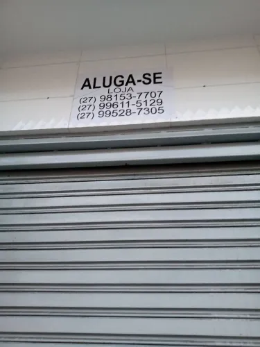 Loja no centro de vila velha na principal