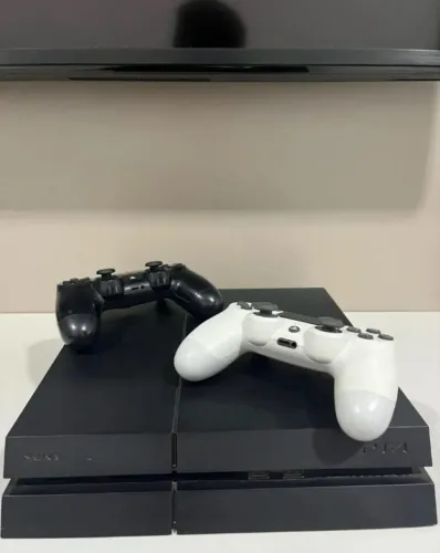 Console PlayStation 4 500GB - Sony + 2 Controles + Jogos