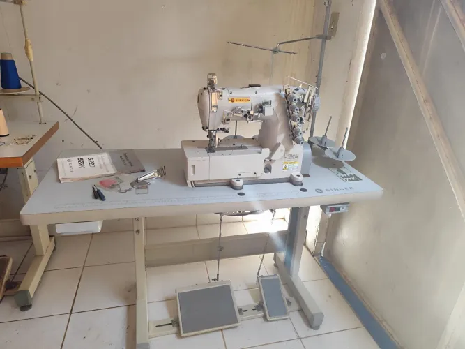 MÁQUINA DE COSTURA - SINGER INDUSTRIA GALONEIRA