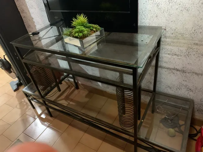Vende se rack ou aparador ferro possui vidros pesado