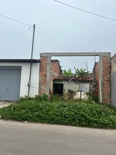     Terreno com Estrutura Comercial à Venda 
