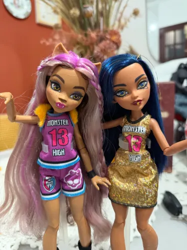 Monster high clawdeen e Cleo leia a descrição