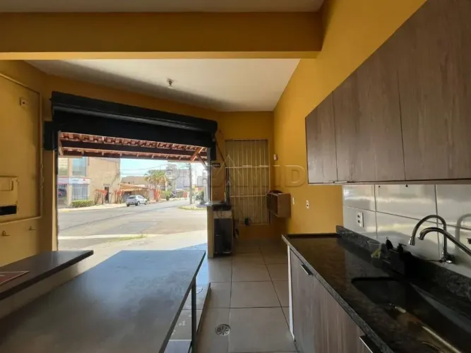 Salão comercial com 60m², bairro Jardim Irajá, Zona Sul em Ribeirão Preto/SP.