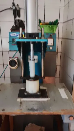 Vendo máquina de gravação em baixo relevo