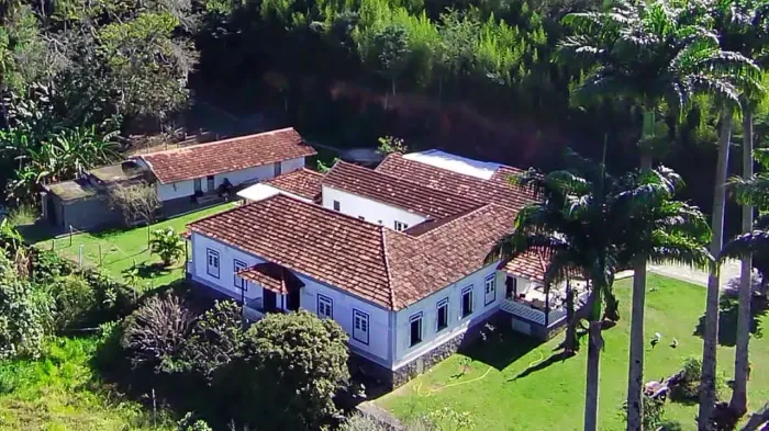 Vendo linda Fazenda Centenária no bairro São Francisco em Valença 6.500.000,00