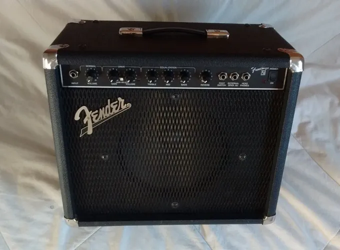 FENDER FRONTMAN 25R Amplificador