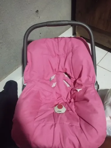 Bebe conforto, não tem cinto de segurança