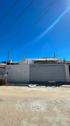 Imóvel para aluguel possui 85 metros quadrados com 2 quartos em Cohab São Francisco - Petr