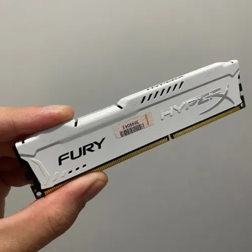 Memória Ram Gamer Desktop 8GB DDR3 1600MHz Kingston Fury Branca HX316C10FW/8 ( 1 x 8GB )