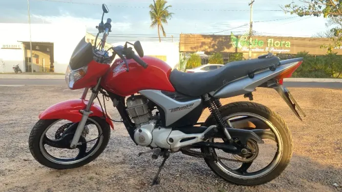 Moto em ótimos estado de conservação recibo em branco documento ok só pega e transferir