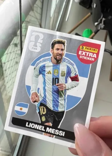 Figurinha Legend Prateada do Messi