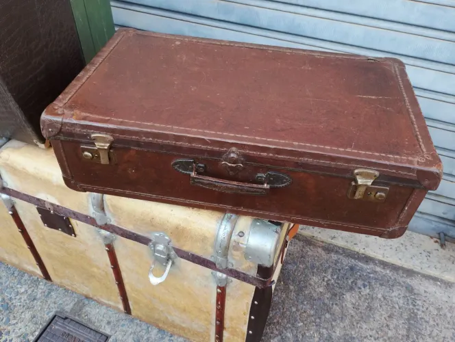 Mala de Couro Antiga, Automóveis, Decoração. 