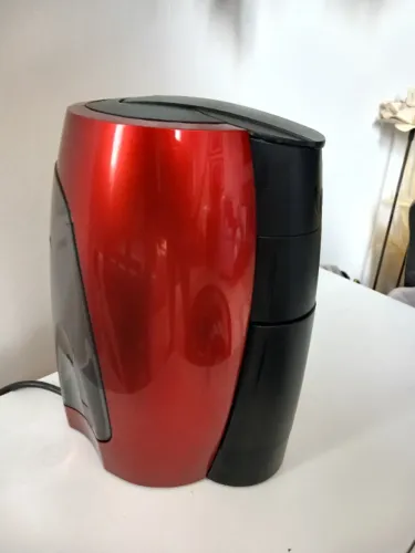 Cafeteira Três Corações (sem avaria) 80,00