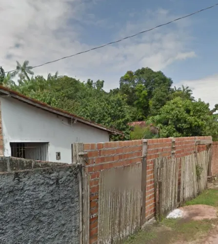 CASA COM TERRENO GRANDE
